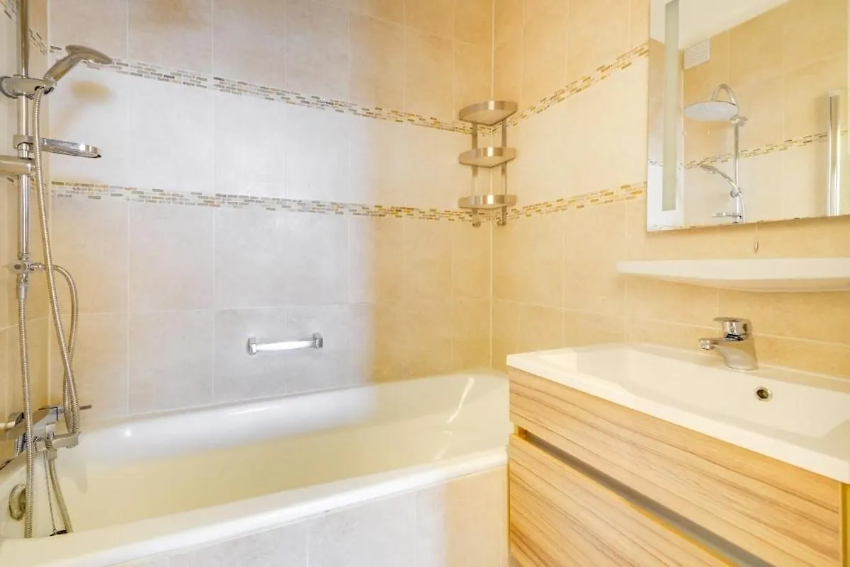 Modern 2 Bedroom Apartment With Pool And Gym Luxembourg 0*,  Luxembourg